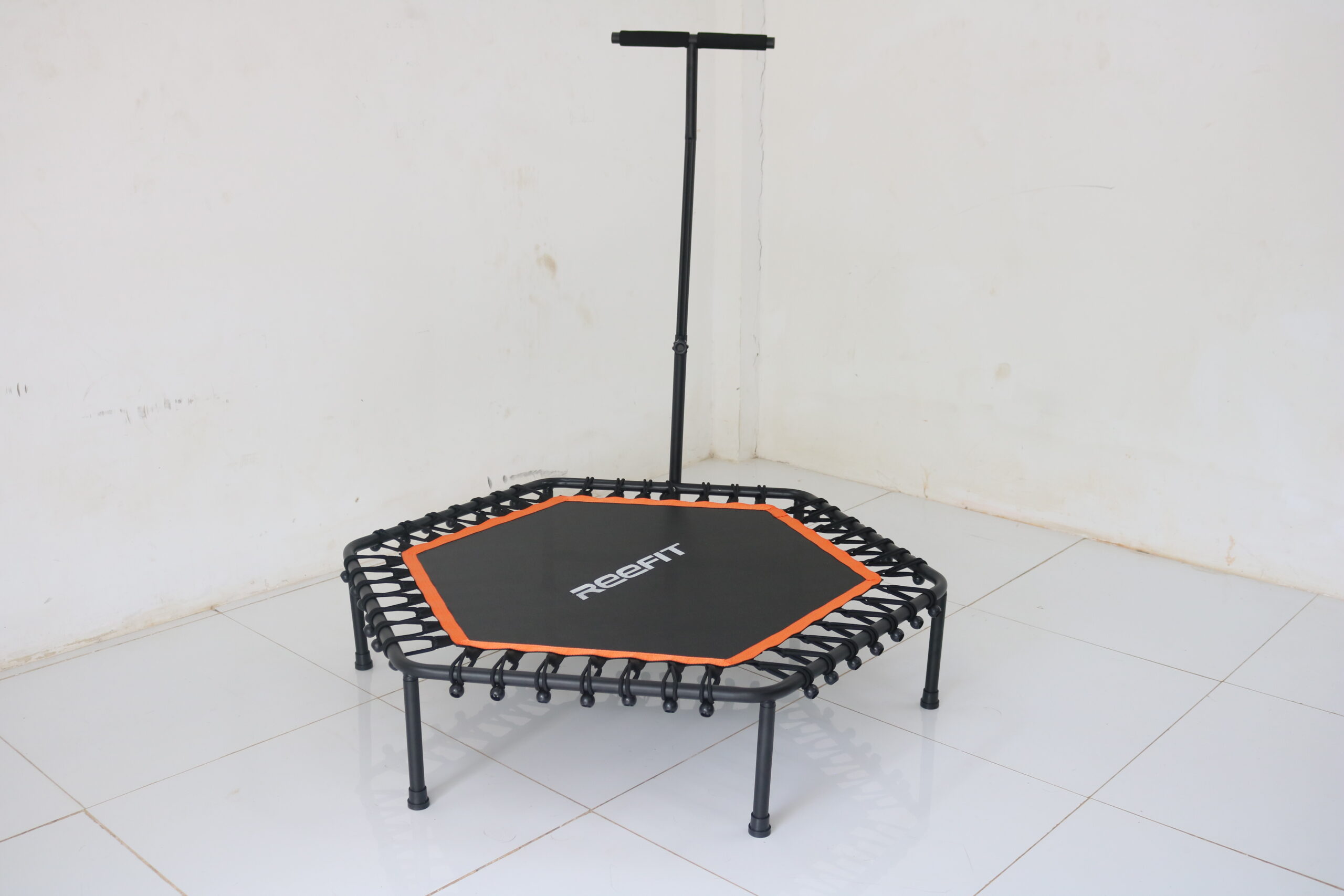Sàn Nhún Thể Dục Mini Có Tay Cầm Chữ T RF-51002 – Trampoline Tập Gym, Giảm Cân, Cardio Tại Nhà